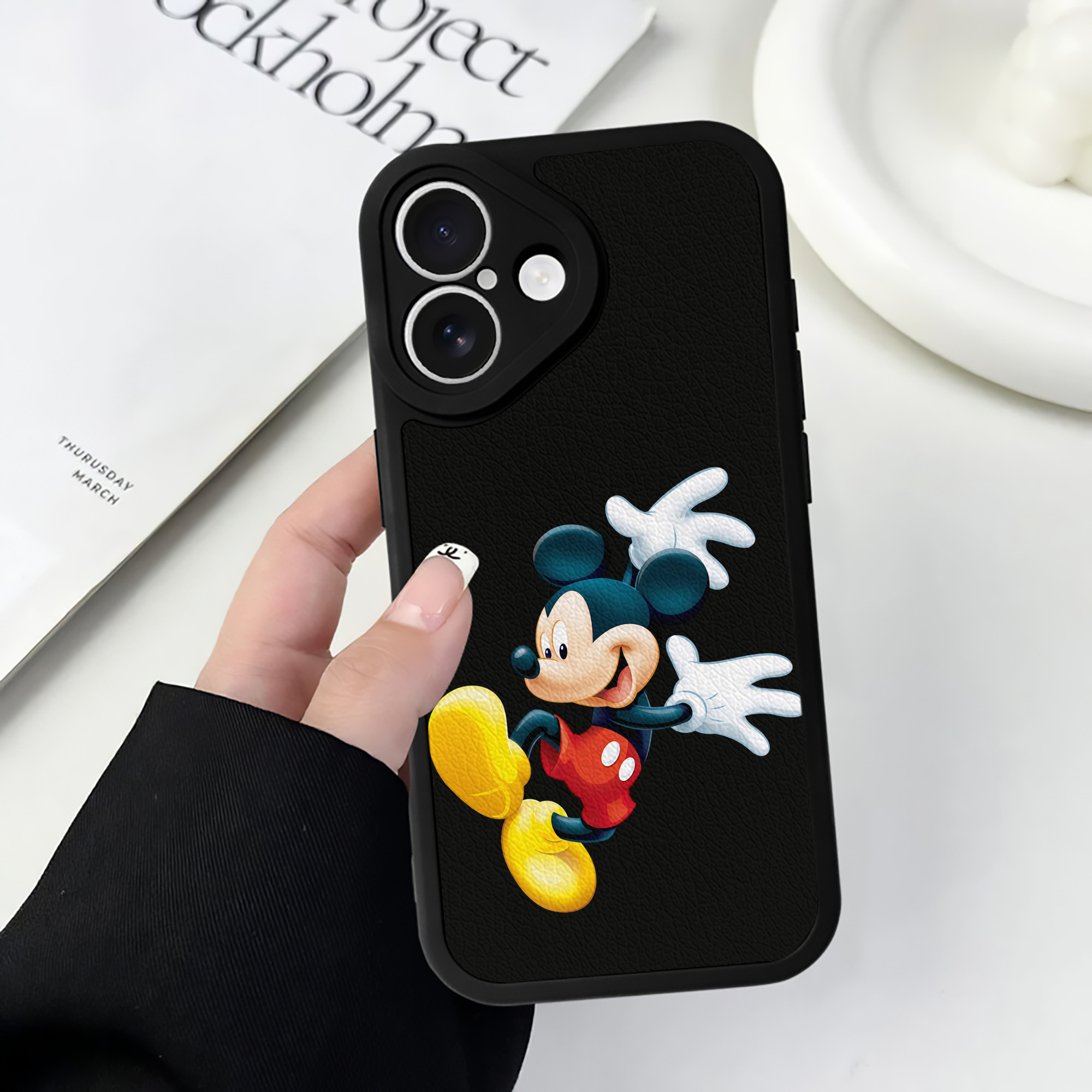 （画像用） ミッキーマウス Mickey Mouse 【iPhone 16シリーズ対応】シリコンスマホケース（レザー調） 材質：シリコン